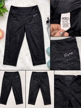 Aeropostale Black Cropped Leggings with Subtle Jacquard